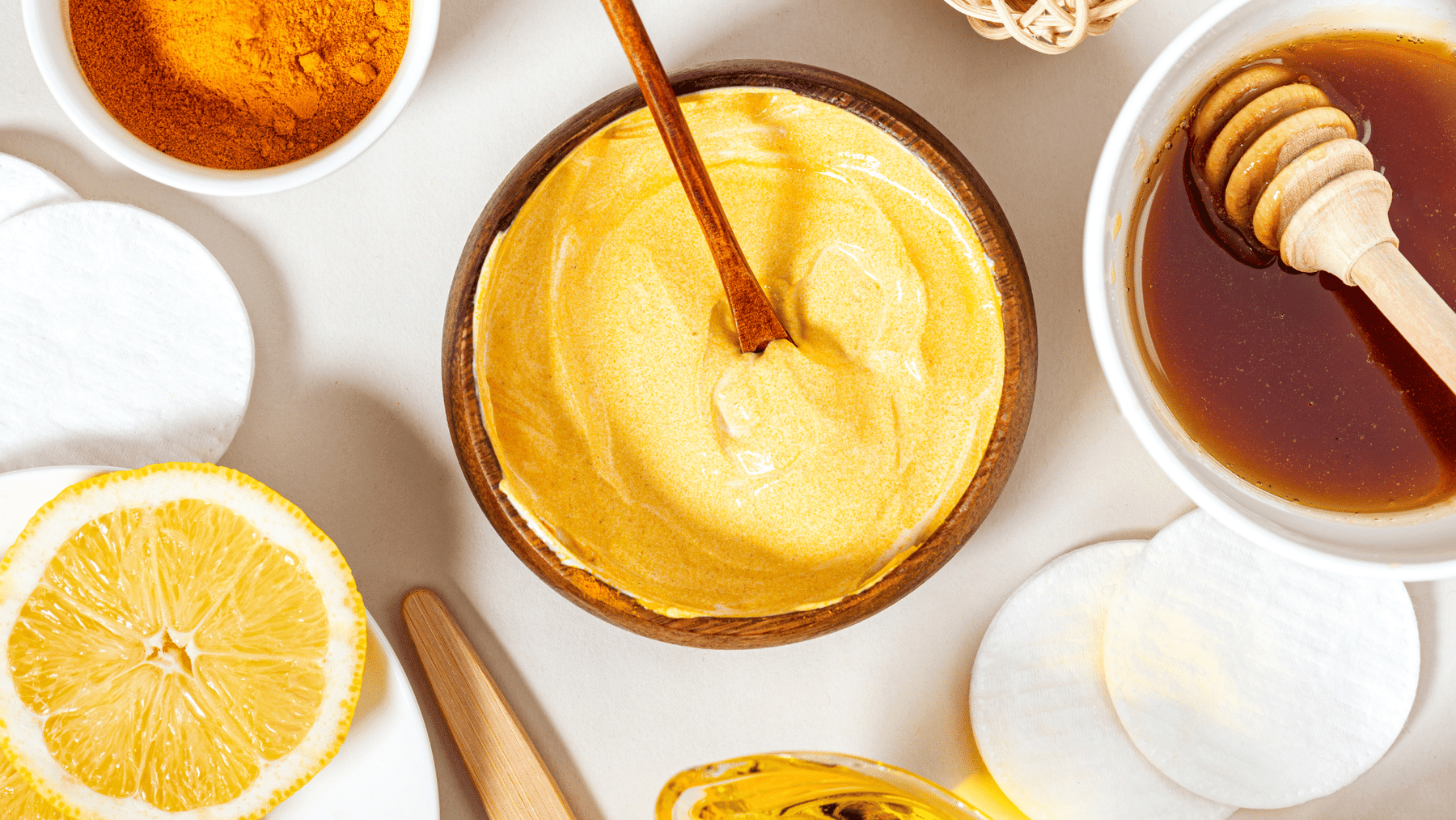 Turmeric and Honey: A Powerful Anti-Acne And Skin-Hydrating Combination!